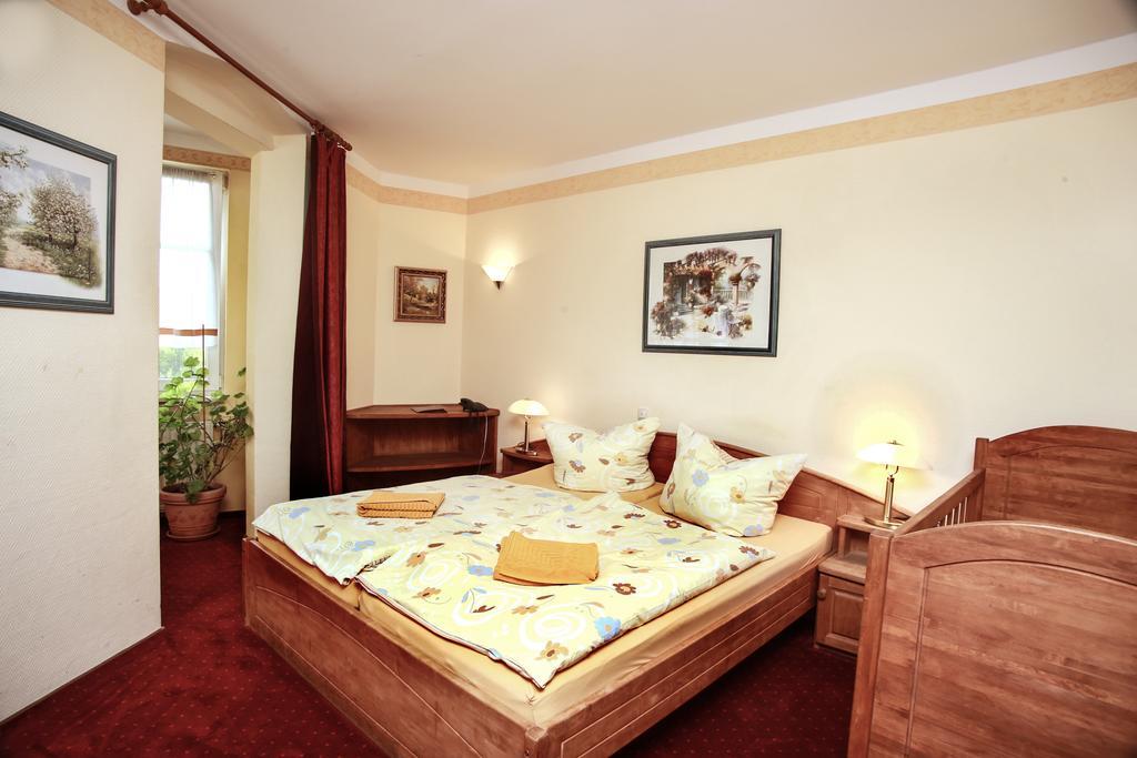 เฮาส์ เบลเกอร์ Hotel Grossziethen ภายนอก รูปภาพ